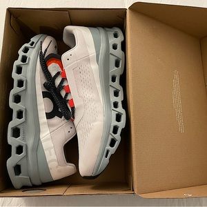 On Running Cloud Monster size 13. Extremely comfortable using On Cloud Tech.